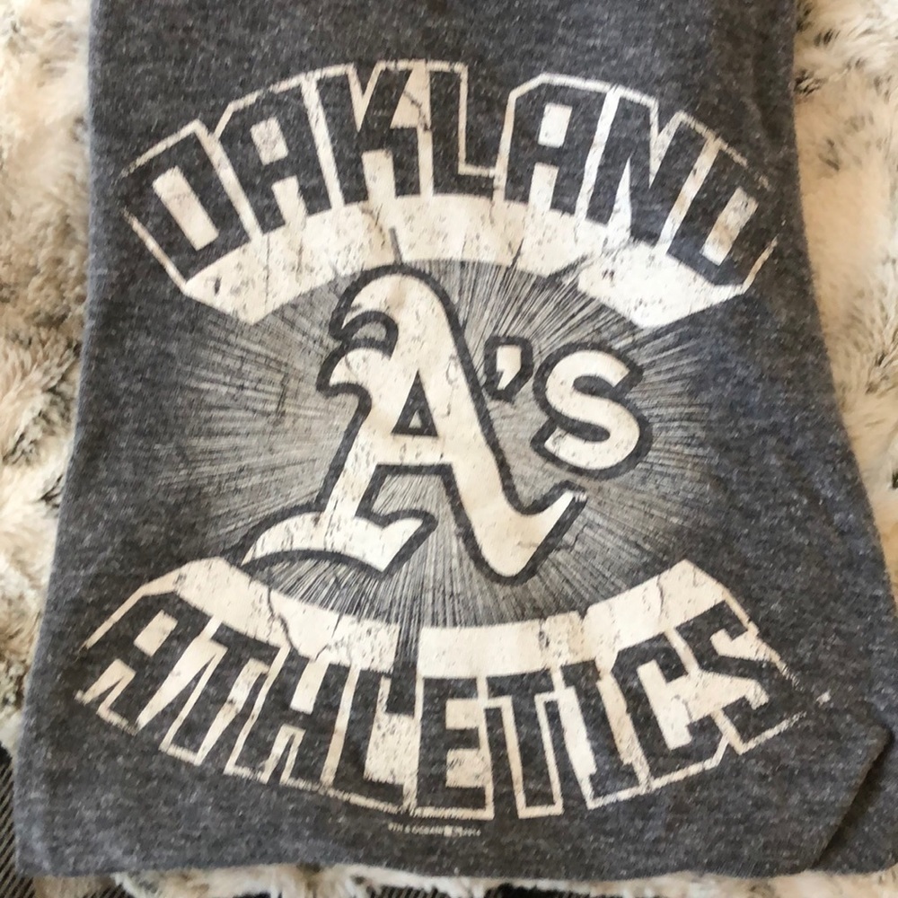 Women’s Oakland Athletics short sleeve top size L